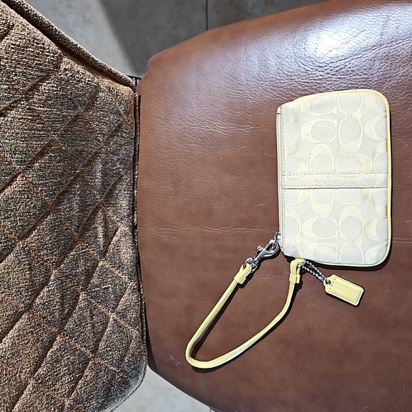 Coach Signature Monogram Logo Wristlet Bag Yellow Y2K - Picture 1 of 3